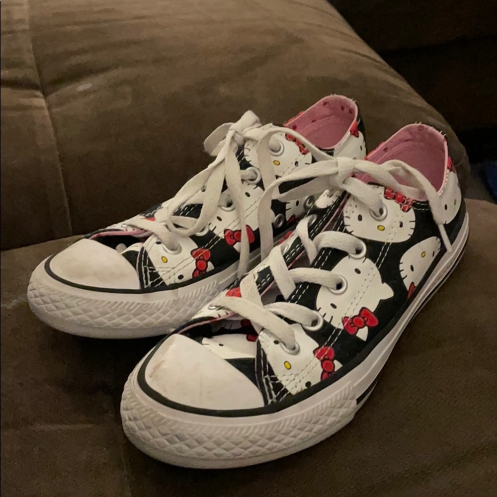 Hello Kitty Girls Converse size 1